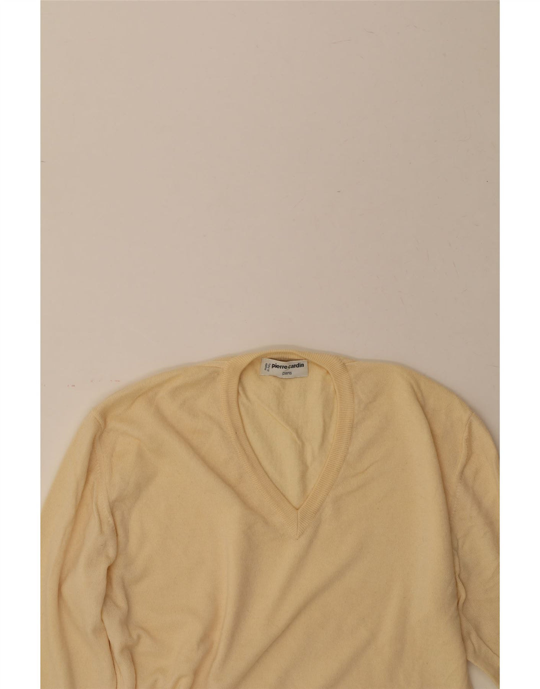 PIERRE CARDIN Mens V-Neck Jumper Sweater Medium Beige Wool Vintage Pierre Cardin and Second-Hand Pierre Cardin from Messina Hembry 
