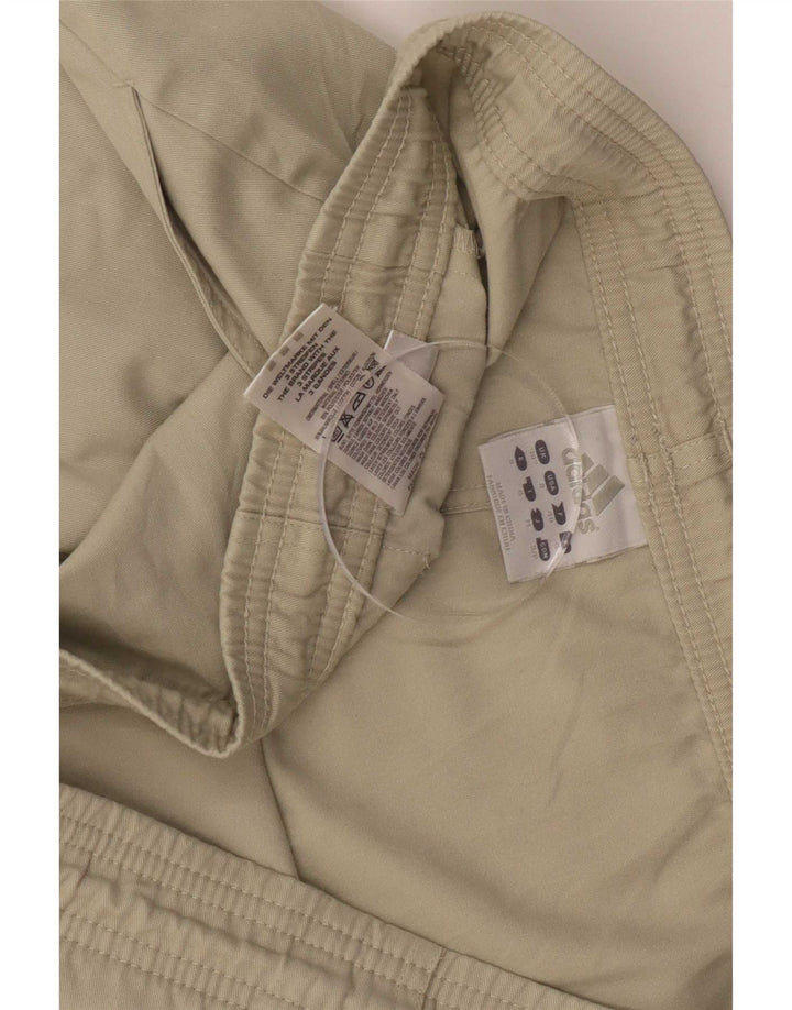 Pantaloncini sportivi da uomo Adidas piccoli in poliestere beige
